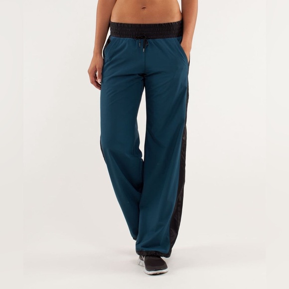 Lululemon Run: Right Round Pant, size 6 - Picture 1 of 14